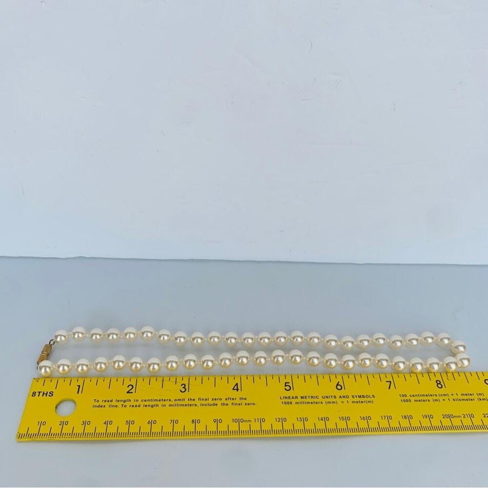 Vintage Faux Pearl Necklace - Picture 7 of 7
